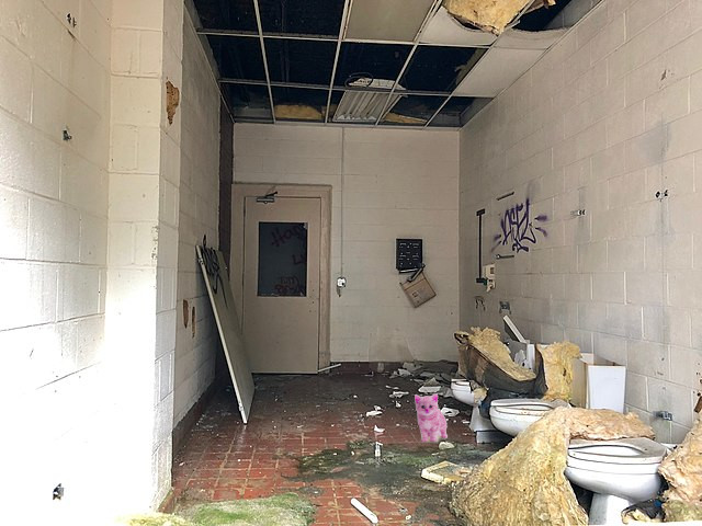 Picture of an abandoned room